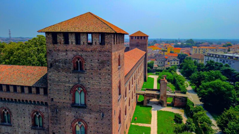 Historische mittelalterliche Architektur in Pavia
