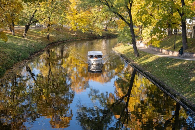 Bootsfahrt auf dem Rigakanal