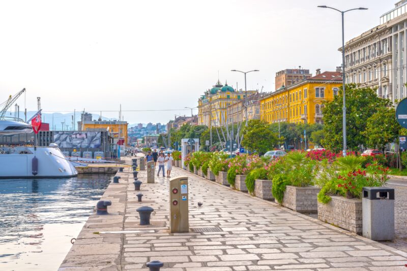 Die Marina ist nur einen kurzen Spaziergang vom Stadtzentrum von Rijeka entfernt