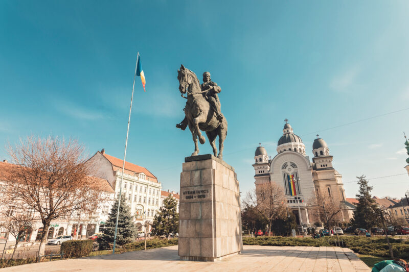 Die Reitstatue Avram Iancu befindet sich im Zentrum von Târgu Mureș