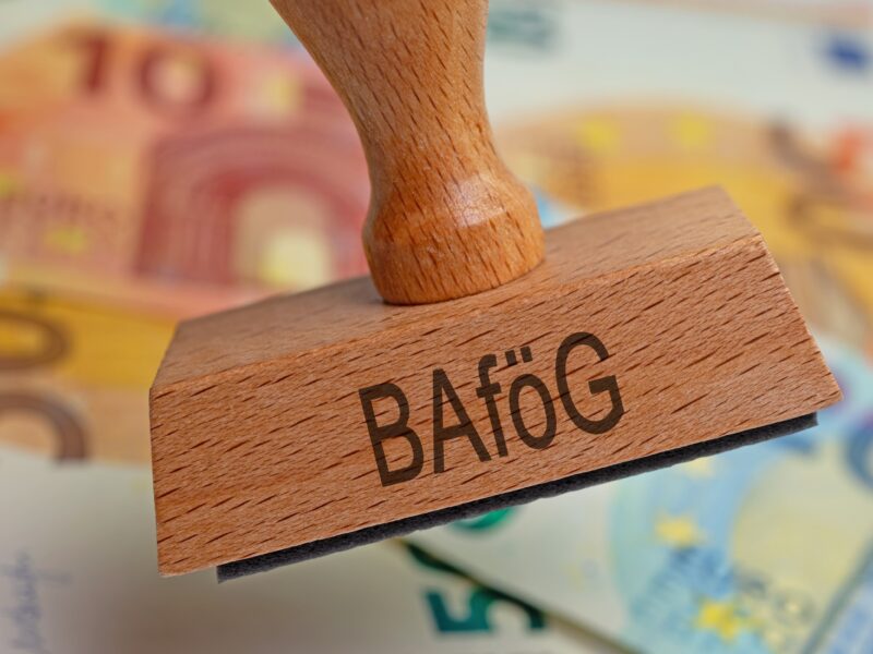 Unter bestimmten Voraussetzungen können auch Studierende an privaten Hochschulen BAföG erhalten